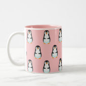 Zwart en wit Penguin Patroon op Licht Roze Tweekleurige Koffiemok (Links)