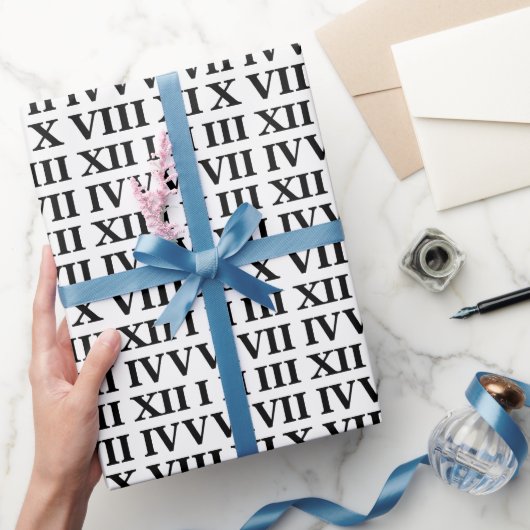 Zwart en Wit Romeins Cijfer Cadeaupapier (Geschenken)
