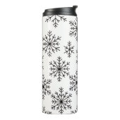 Zwart en wit sneeuwvlokpatroon thermisch reisbeker thermosbeker (Gedraaid links)