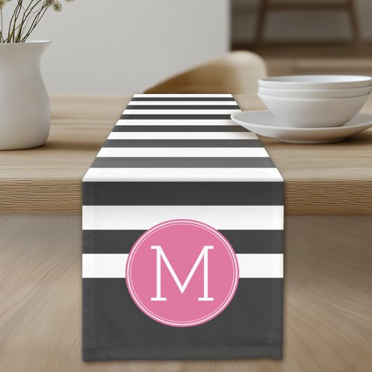 Zwart en wit Striped Patroon Hot Pink Monogram Korte Tafelloper