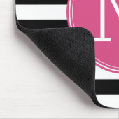 Zwart en wit Striped Patroon Hot Pink Monogram Muismat (Hoek)