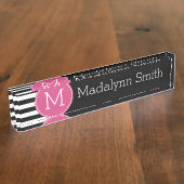 Zwart en wit Striped Patroon Hot Pink Monogram Naambordje (Zijkant)