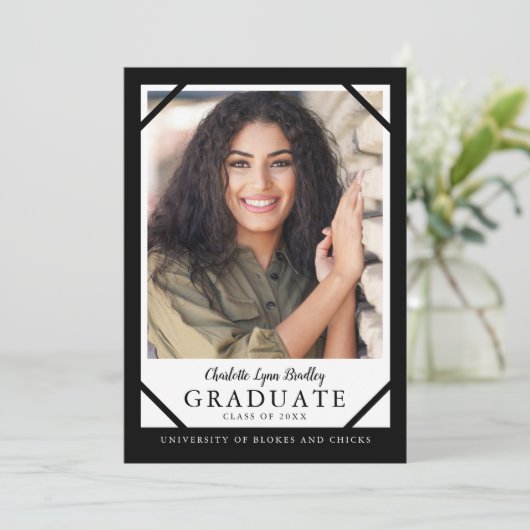 Zwart en Wit Unieke Afstudeeraankondiging Kaart (Staand voorkant)