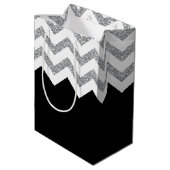 Zwart en zilver Glitter Print Chevrons en naam Medium Cadeauzakje (Achterkant Gekanteld)