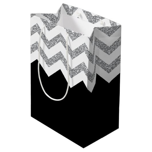 Zwart en zilver Glitter Print Chevrons en naam Medium Cadeauzakje (Achterkant Gekanteld)