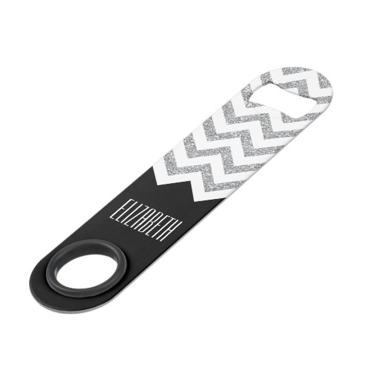 Zwart en zilver Glitter Print Chevrons en naam Speed Flessenopener (Voorkant Gekanteld)