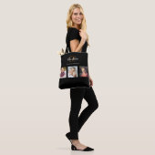 Zwart fotocollage monogram tote bag (Op model)