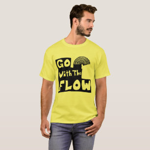 Zwart "Ga met Stroom" met Slinky op Stairs T-shirt