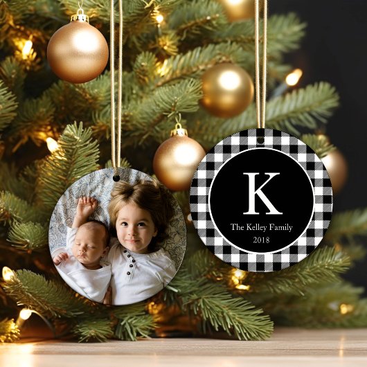 Zwart gecheckte gepersonaliseerde monogram foto keramisch ornament