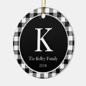 Zwart gecheckte gepersonaliseerde monogram foto keramisch ornament (Links)