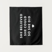 Zwart geloofde ze dat ze het kon, dus deed ze een wandkleed (Voorkant)