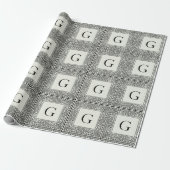 Zwart geometrisch en crème monogram cadeaupapier (Uitgerold)