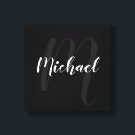 Zwart gepersonaliseerd monogram en naam canvas afdruk<br><div class="desc">Gepersonaliseerde Monogram en de Gift van de Naam van de Familie die naam in witte moderne manuscriptdoopvontstijl en monogram in grijze moderne manuscriptdoopvontstijl als achtergrond op zwarte achtergrond kenmerken.</div>