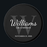 Zwart Gepersonaliseerd Script Groomsmen Name&Monog Magneet<br><div class="desc">Voeg een persoonlijke touch toe aan uw bruiloft met gepersonaliseerde groomsmen magneet. Deze magneet beschikt over gepersonaliseerde groomsman's naam in witte klassieke script lettertype stijl met bruiloft details in witte klassieke serif lettertype stijl en monogram in grijze klassieke serif lettertype stijl als achtergrond, op zwarte achtergrond. Ook perfect voor beste...</div>