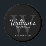 Zwart Gepersonaliseerd Script Groomsmen Name&Monog Magneet<br><div class="desc">Voeg een persoonlijke touch toe aan uw bruiloft met gepersonaliseerde groomsmen magneet. Deze magneet beschikt over gepersonaliseerde groomsman's naam in witte klassieke script lettertype stijl met bruiloft details in witte klassieke serif lettertype stijl en monogram in grijze klassieke serif lettertype stijl als achtergrond, op zwarte achtergrond. Ook perfect voor beste...</div>