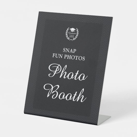Zwart Gepersonaliseerde Foto Booth Graduation Part Reclamebord Met Voetstuk (Voorkant)