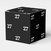 Zwart geschenk met Initiaal witnummer aanpassen Bedankdoosjes (Voorkant Zijde)