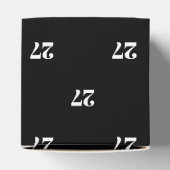 Zwart geschenk met Initiaal witnummer aanpassen Bedankdoosjes (Bovenkant)
