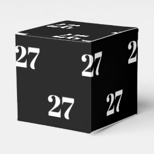 Zwart geschenk met witte letters met Initiaal aanp Bedankdoosjes