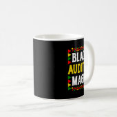 Zwart Geschiedenis Maand Auditor Magic Pride Koffiemok (Voorkant rechts)