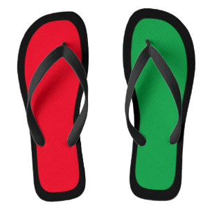 Zwart getrimde teenslippers met aanduiding bakboor