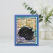 Zwart Gezellige Kat Slapen op Bed Briefkaart (Staand voorkant)