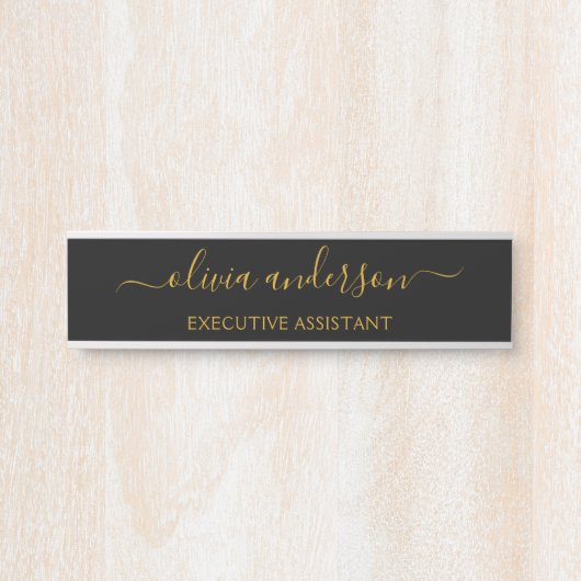 Zwart Gold Modern Script Girly Monogram Naam Deurbordje (Voorkant)