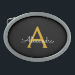 Zwart Gold Modern Script Girly Monogram Naam Gesp<br><div class="desc">Zwart en gouden Eenvoudige scriptmonogram Naam Belt Buckle. Dit maakt het perfecte afstuderen,  zoete 16 16,  18,  21,  30,  40,  50,  60,  70,  80,  90,  100 jaar,  bruiloft,  vrijgezellenfeest,  verjaardagsfeest,  baby shower of bachelorette cadeau voor iemand die van glam luxe en stijlvolle stijl houdt.</div>