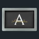 Zwart Gold Modern Script Girly Monogram Naam Gesp<br><div class="desc">Zwart en gouden Eenvoudige scriptmonogram Naam Belt Buckle. Dit maakt het perfecte afstuderen,  zoete 16 16,  18,  21,  30,  40,  50,  60,  70,  80,  90,  100 jaar,  bruiloft,  vrijgezellenfeest,  verjaardagsfeest,  baby shower of bachelorette cadeau voor iemand die van glam luxe en stijlvolle stijl houdt.</div>