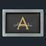 Zwart Gold Modern Script Girly Monogram Naam Gesp<br><div class="desc">Zwart en gouden Eenvoudige scriptmonogram Naam Belt Buckle. Dit maakt het perfecte afstuderen,  zoete 16 16,  18,  21,  30,  40,  50,  60,  70,  80,  90,  100 jaar,  bruiloft,  vrijgezellenfeest,  verjaardagsfeest,  baby shower of bachelorette cadeau voor iemand die van glam luxe en stijlvolle stijl houdt.</div>