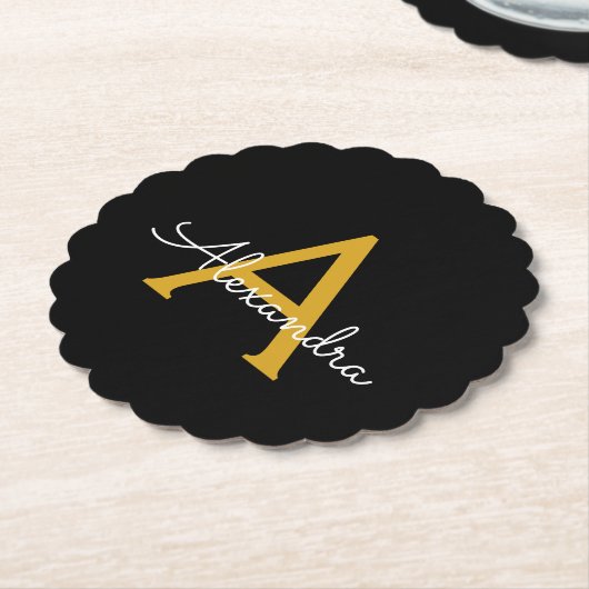 Zwart Gold Modern Script Girly Monogram Naam Kartonnen Onderzetters (Gekanteld)