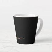 Zwart Gold Modern Script Girly Monogram Naam Latte Mok (Rechterhoek)