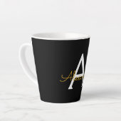Zwart Gold Modern Script Girly Monogram Naam Latte Mok (Linkerhoek)