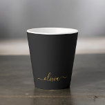 Zwart Gold Modern Script Girly Monogram Naam Latte Mok<br><div class="desc">Zwarte en Gold Simple Script Monogram Name Latte Coffee Cup Mok. Dit maakt de perfecte liefhebbende 16 verjaardag,  bruiloft,  vrijgezellenfeest,  verjaardagsdag,  baby shower of vrijgezellenfeest voor iemand die van luxe glam en stijl houdt.</div>