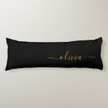 Zwart Gold Modern Script Girly Monogram Naam Lichaamskussen<br><div class="desc">Black and Gold Simple Script Monogram Name Body Pillow. De kussen maken de perfecte liefste 16 verjaardag,  bruiloft,  vrijgezellenfeest,  baby shower of vrijgezellenfeest cadeau voor iemand die haar kamer in roos goud versiert.</div>