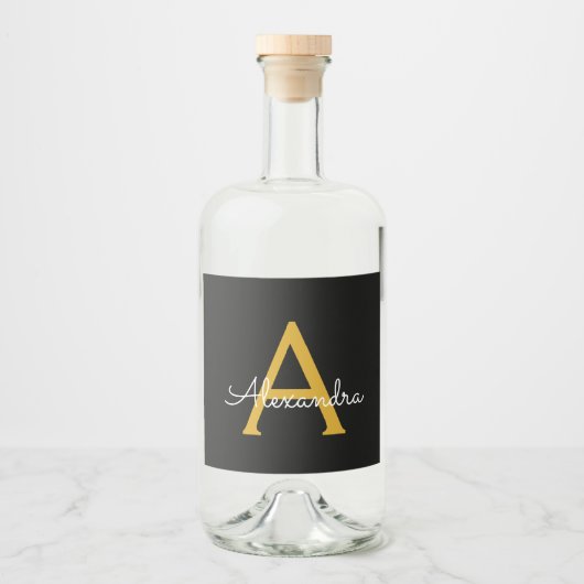 Zwart Gold Modern Script Girly Monogram Naam Likeurfles Etiket (Voorkant)