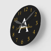 Zwart Gold Modern Script Girly Monogram Naam Ronde Klok (Hoek)