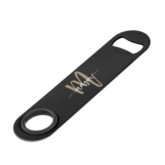 Zwart Gold Modern Script Girly Monogram Naam Speed Flessenopener (Voorkant Gekanteld)