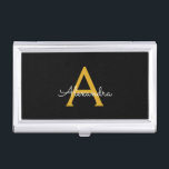 Zwart Gold Modern Script Girly Monogram Naam Visitekaarthouder<br><div class="desc">Zwarte en Gold Simple Script Monogram Name Business Card Holder. Dit maakt de perfecte liefhebbende 16 verjaardag,  bruiloft,  vrijgezellenfeest,  verjaardagsdag,  baby shower of vrijgezellenfeest voor iemand die van luxe glam en stijl houdt.</div>