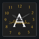 Zwart Gold Script Monogram Girly Name Vierkante Klok<br><div class="desc">Gold en Black Script Monogram Name Clock. Dit maakt de perfecte liefhebbende 16 verjaardag,  bruiloft,  vrijgezellenfeest,  verjaardagsdag,  baby shower of vrijgezellenfeest voor iemand die van luxe glam en stijl houdt.</div>