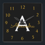 Zwart Gold Script Monogram Girly Name Vierkante Klok<br><div class="desc">Gold en Black Script Monogram Name Clock. Dit maakt de perfecte liefhebbende 16 verjaardag,  bruiloft,  vrijgezellenfeest,  verjaardagsdag,  baby shower of vrijgezellenfeest voor iemand die van luxe glam en stijl houdt.</div>