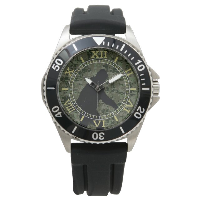 Zwart Gone Squatchin Woodland Camouflage Dial Horloge (Voorkant)