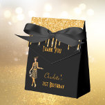 Zwart goud 1920 kunstdeco glitter retro verjaardag bedankdoosjes<br><div class="desc">Elegant faux goud en glam voor een verjaardagsfeestje in 1920 met een stijl van 21 jaar (of van welke leeftijd dan ook)! Een artistieke deco-verjaardagsfeestje dank je dat je het liefst in klassiek zwart kiest. Gedemoreerd met een 1920-stijl flauwte meisje en faux goudglitter druppels, een druppelaar. Personaliseer en voeg jouw...</div>