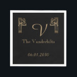 Zwart Goud Art Deco Peacock Bruiloft Servetten<br><div class="desc">Dit coole Art Deco geïnspireerde ontwerp, genaamd Black and Gold Art Deco Peacock Wedding, heeft een klassieke stijl. De achtergrond is een rijke goudkleur met een geometrische rand in art deco- of art nouveau-stijl in zwart met twee pauwenhoeken in de bovenste design. Deze bruiloft set zou geweldig zijn voor een...</div>