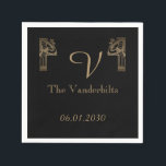 Zwart Goud Art Deco Peacock Bruiloft Servetten<br><div class="desc">Dit coole Art Deco geïnspireerde ontwerp, genaamd Black and Gold Art Deco Peacock Wedding, heeft een klassieke stijl. De achtergrond is een rijke goudkleur met een geometrische rand in art deco- of art nouveau-stijl in zwart met twee pauwenhoeken in de bovenste design. Deze bruiloft set zou geweldig zijn voor een...</div>