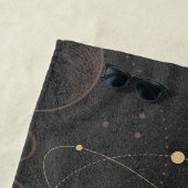 Zwart goud astrologisch patroon strandlaken (In situ)