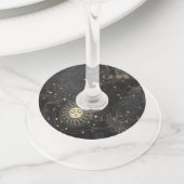 Zwart goud astrologisch patroon wijnglaslabel (Dichtbij)