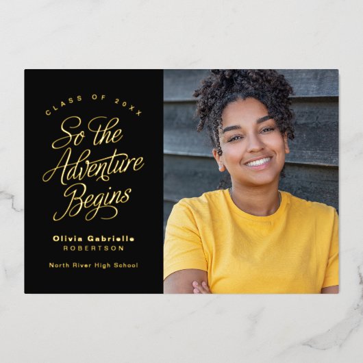 Zwart Goud "Dus het avontuur begint" Afstuderen Folie Uitnodiging (Voorkant)