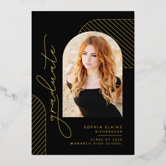 Zwart Goud Elegant Afstuderen Script Afstuderen Folie Uitnodiging (Voorkant)