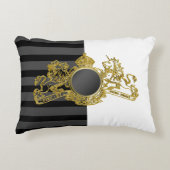 Zwart Goud Embleem Witte Tuxedo Ring Drager Kussen (Voorkant)